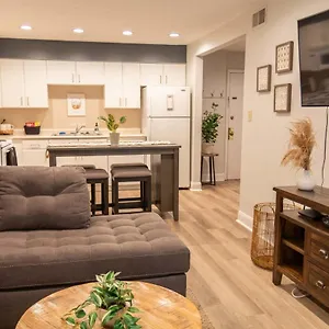 2 Bedroom In The Heart Of Apartment